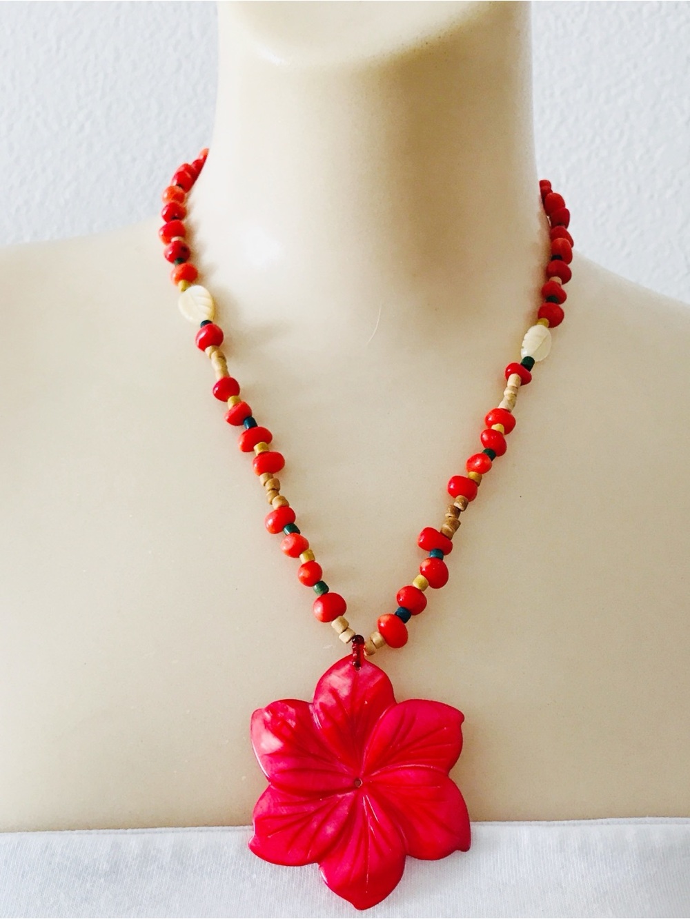 Women's Red & Tan Beaded Mother Of Pearl Flower Pendant Summer Necklace Fashion